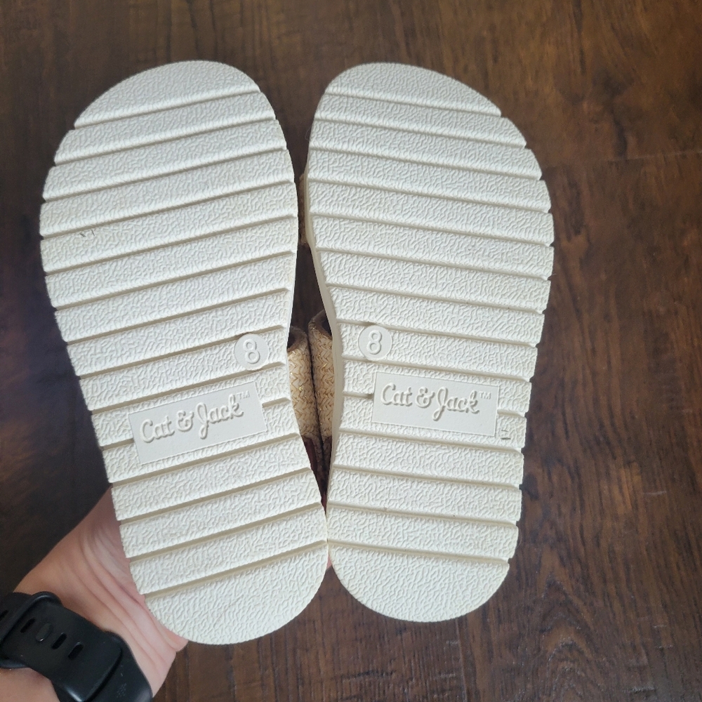 Four pairs of sandals - Picture 9 of 9